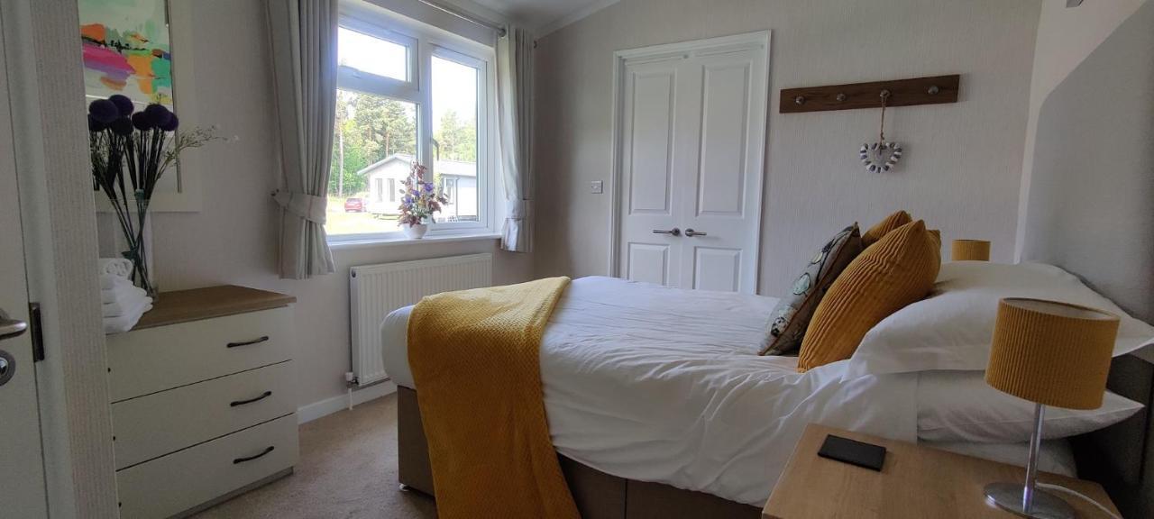 Hollicarrs - Long Lane Lodge *